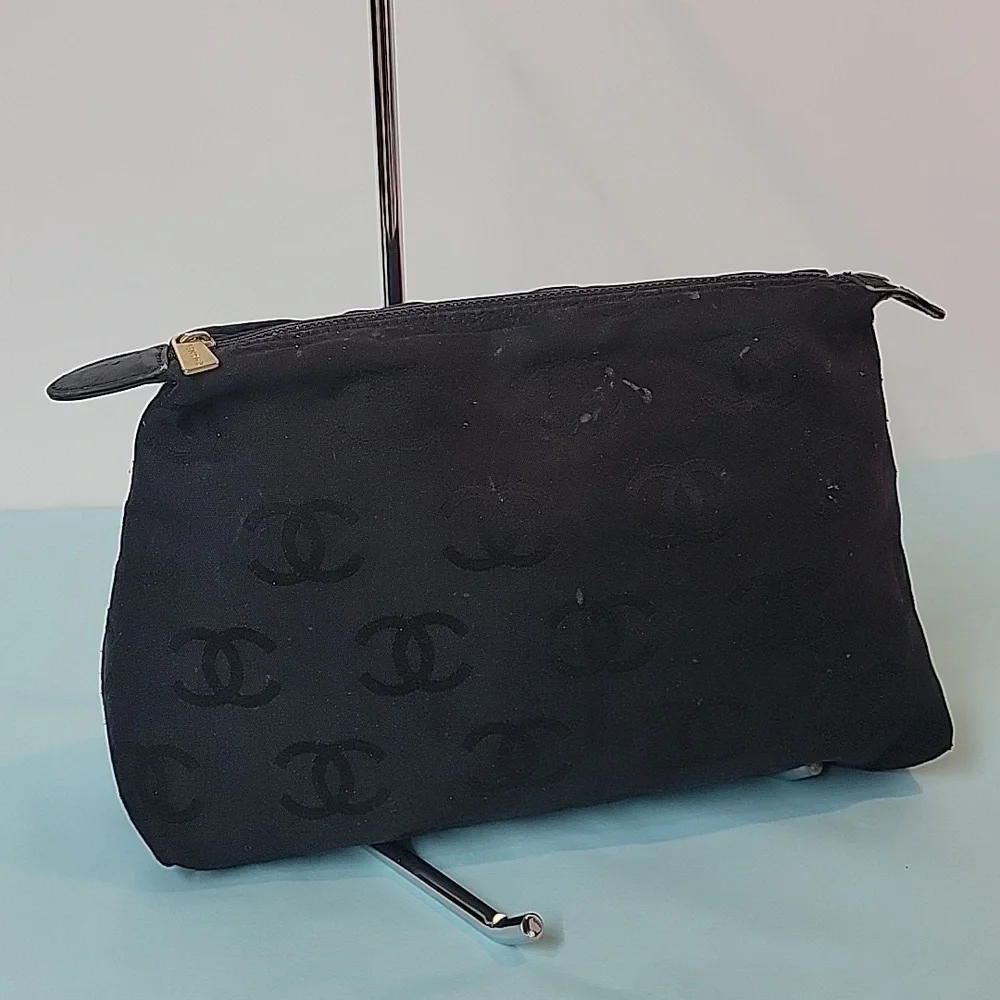 Chanel CC Logo Zip Closure Makeup Bag - Picture 1 of 16